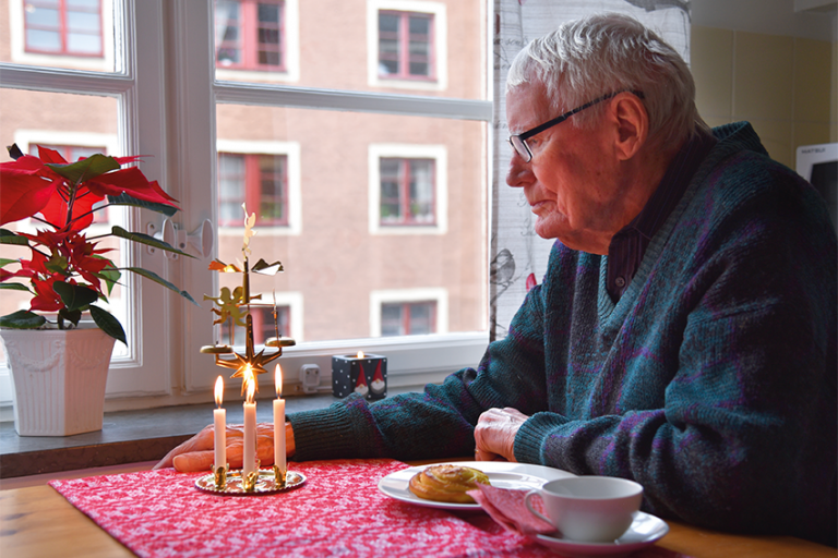 Skänk ett samtal till glädje för äldre